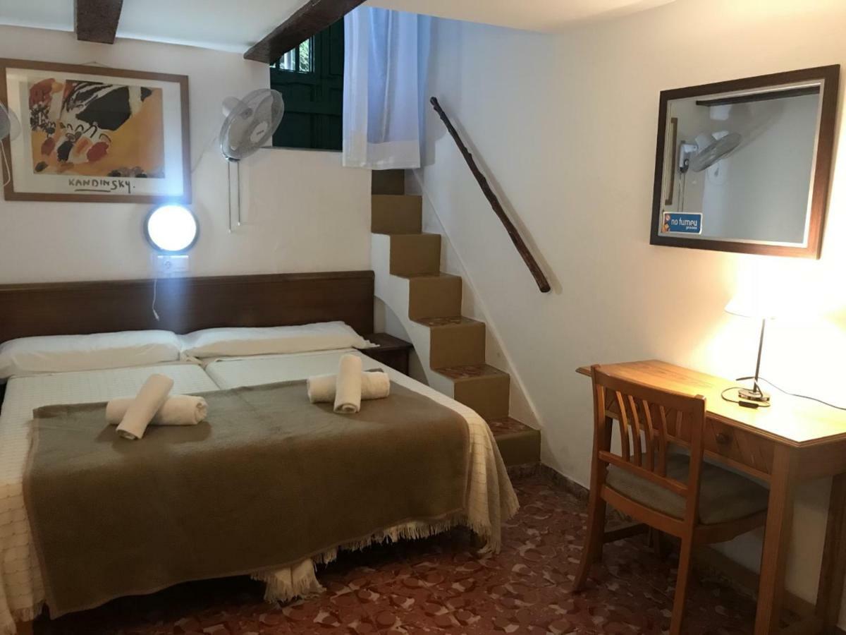 فندق Casa De Huespedes La Pena مدينة إيبيزا المظهر الخارجي الصورة